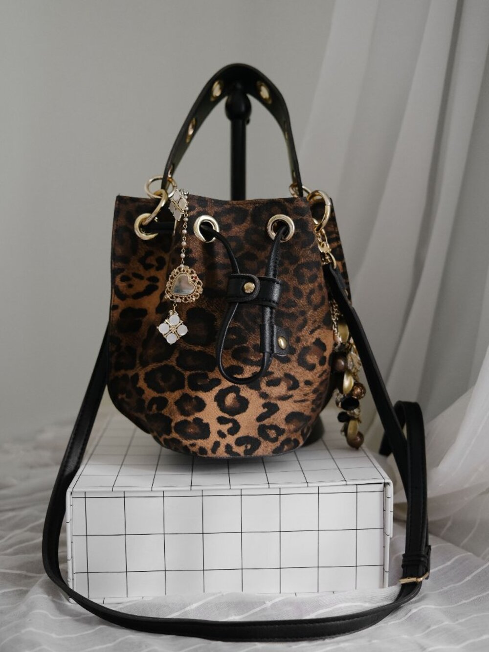 Leopard Print Bucket Bag - Picture 1 of 2